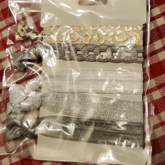 Chic Ruff hats with high openings for ponytails - Picture 8 of 9